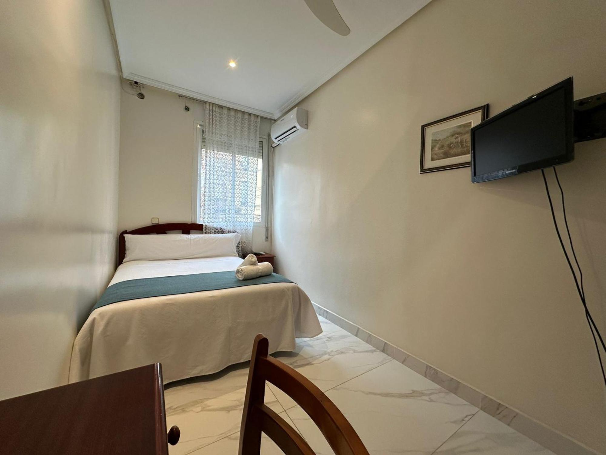 Hostal Villamanez Madrid Exterior foto